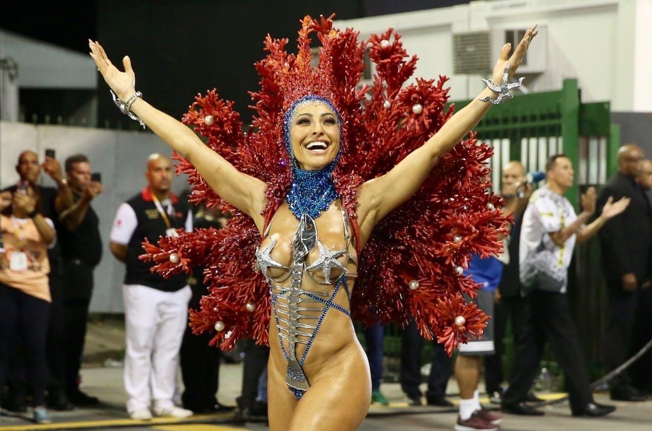 Sabrina Sato desfilou pela Gaviões da Fiel com fantasia inspirada na vida marinha - Agência Brazil News