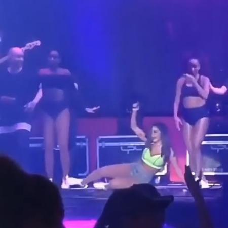 Anitta cai no palco do Tusca, em São Carlos, interior de São Paulo - Reprodução Instagram