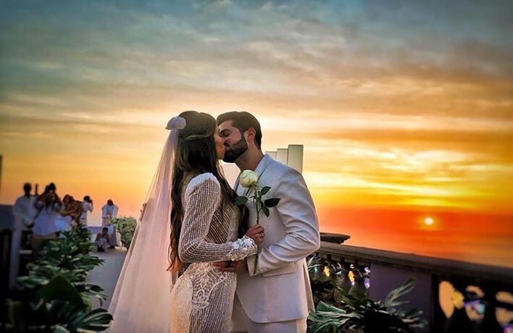 Romana Novais e o DJ Alok durante a cerimônia ao nascer do sol no Cristo Redentor - Reprodução/Instagram