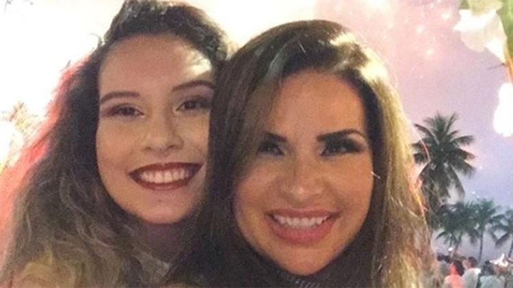 Solange Gomes com a filha Stephanie, hoje com 19 anos - Reprodução/Instagram - Reprodução/Instagram