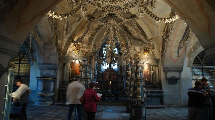 Interior do Ossuário de Sedlec, na República Tcheca - Pragmatopian/www.flickr.com/photos/7763540@N05/467633242 - Pragmatopian/www.flickr.com/photos/7763540@N05/467633242