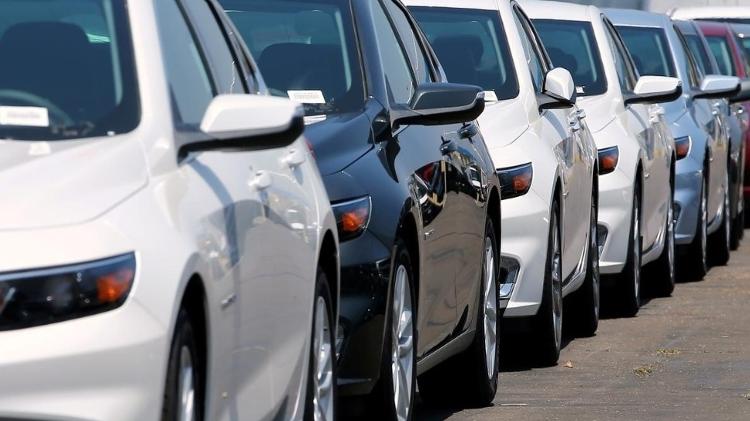 Concessionária nos EUA; especialista aponta que 'fetiche' da propriedade de carros não existe como aqui - Mike Blake/Reuters - Mike Blake/Reuters
