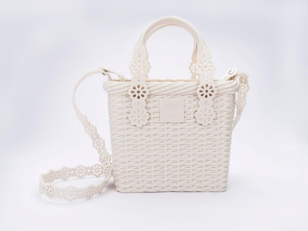 Melissa lança parceria com Viktor&Rolf durante semana de moda de Paris ...