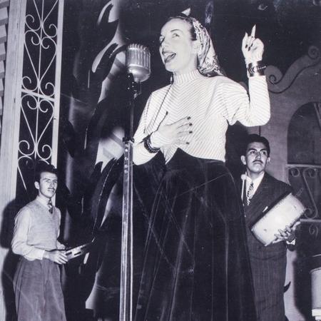 Carmen Miranda em gravação na BBC, em Londres, com o conjunto Bando da Lua - BBC - BBC