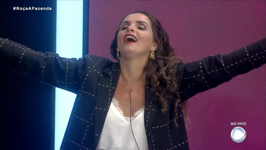 A Fazenda 2020: Luiza Ambiel canta Raça Negra - Reprodução/RecordTV