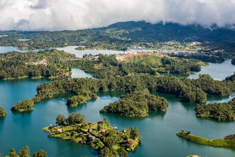Guatapé, na Colômbia - Gabriela Mendes - Gabriela Mendes
