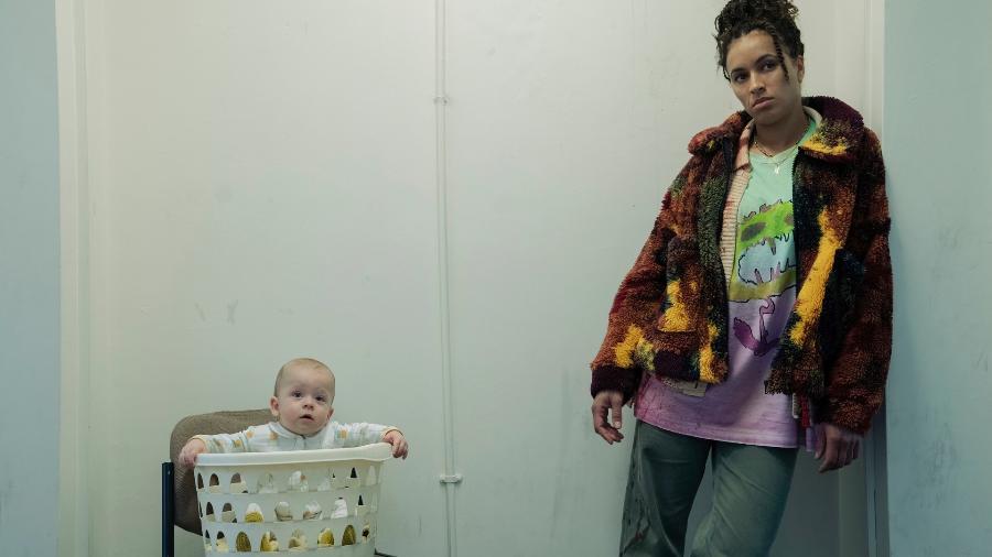 Michelle de Swarte é protagonista da minissérie "The Baby", e precisa lidar com um bebê manipulador que causa mortes ao seu redor - Rekah Garton/HBO Max 