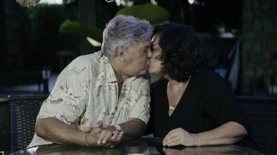 Sidney Magal e a esposa, Magali West, se beijam - Reprodução/Instagram
