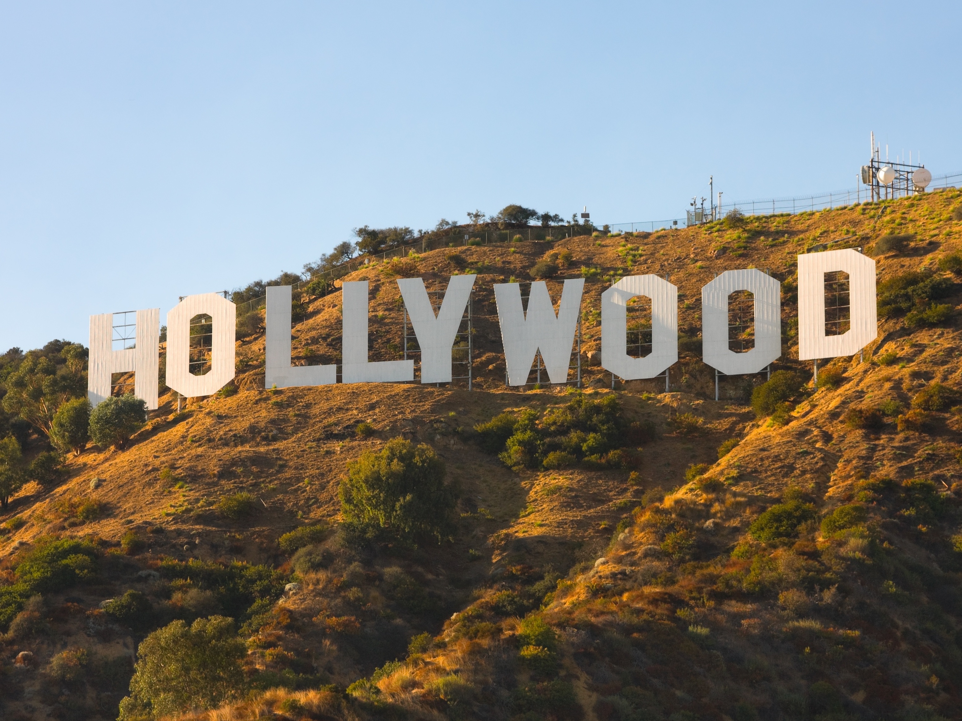 Como criar uma mensagem com o seu próprio letreiro de Hollywood