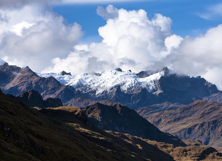 Glacial mountain view from Choquequirao trekking trail, Cuzco area, Machu Picchu area, Peruvian Andes - DanielPrudek/Getty Images/iStockphoto - DanielPrudek/Getty Images/iStockphoto