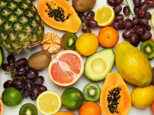 Aproveite 100%: 4 frutas com casca comestível para provar e não jogar fora