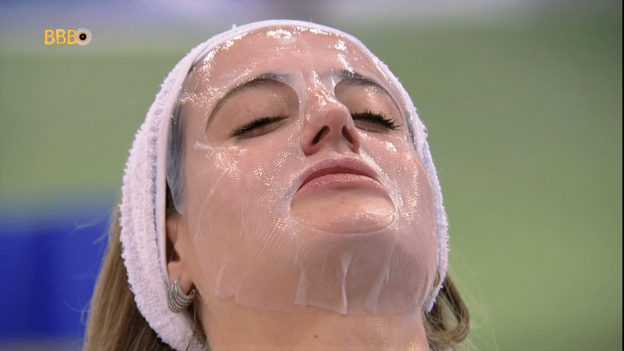 BBB 23: Bruna Griphao usa máscara hidratante em ação - Reprodução/Globo