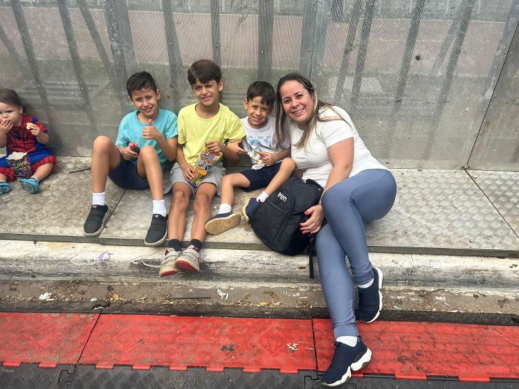 Ana Cristina levou as crianças Mateus, Felipe e Davi para a Virada Cultural 