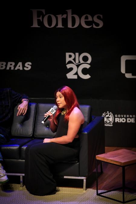 Blogueirinha durante palestra na Rio2c Blogueirinha durante palestra na Rio2c