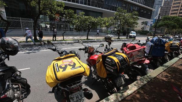 Mototáxis em espera Mototáxis em espera
