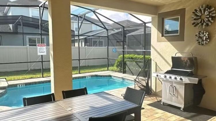 Piscina e churrasqueira são atrativos de imóvel de Thiago Martins