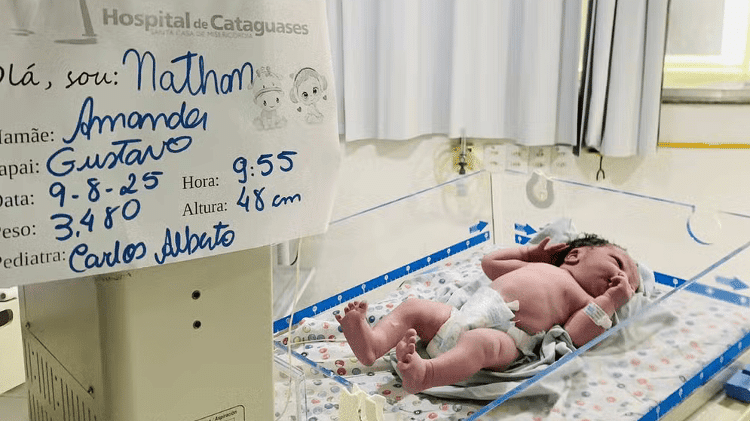 Nathan no berço antes de ser levado ao berçário Nathan no berço antes de ser levado ao berçário