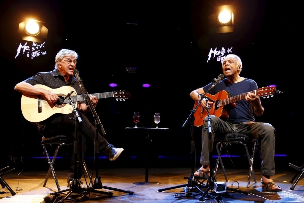 15.jul.2015 - Caetano Veloso e Gilberto apresentam o show "Dois Amigos, Um Século de Música" no 49º festival de Jazz de Montreux, na Suíça - Denis Balibouse/Reuters