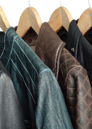 Com os dias frios cada vez mais distantes, aprenda a guardar peças de couro, lã e malhas - Getty Images - Getty Images