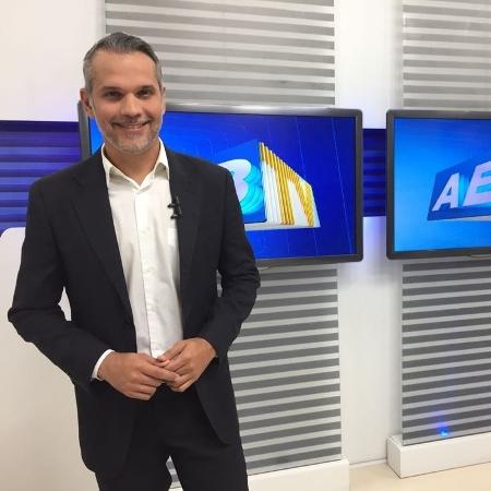 O apresentador Alexandre Farias, da ABTV, foi vítima de bala perdida em Caruaru (PE) - Reprodução