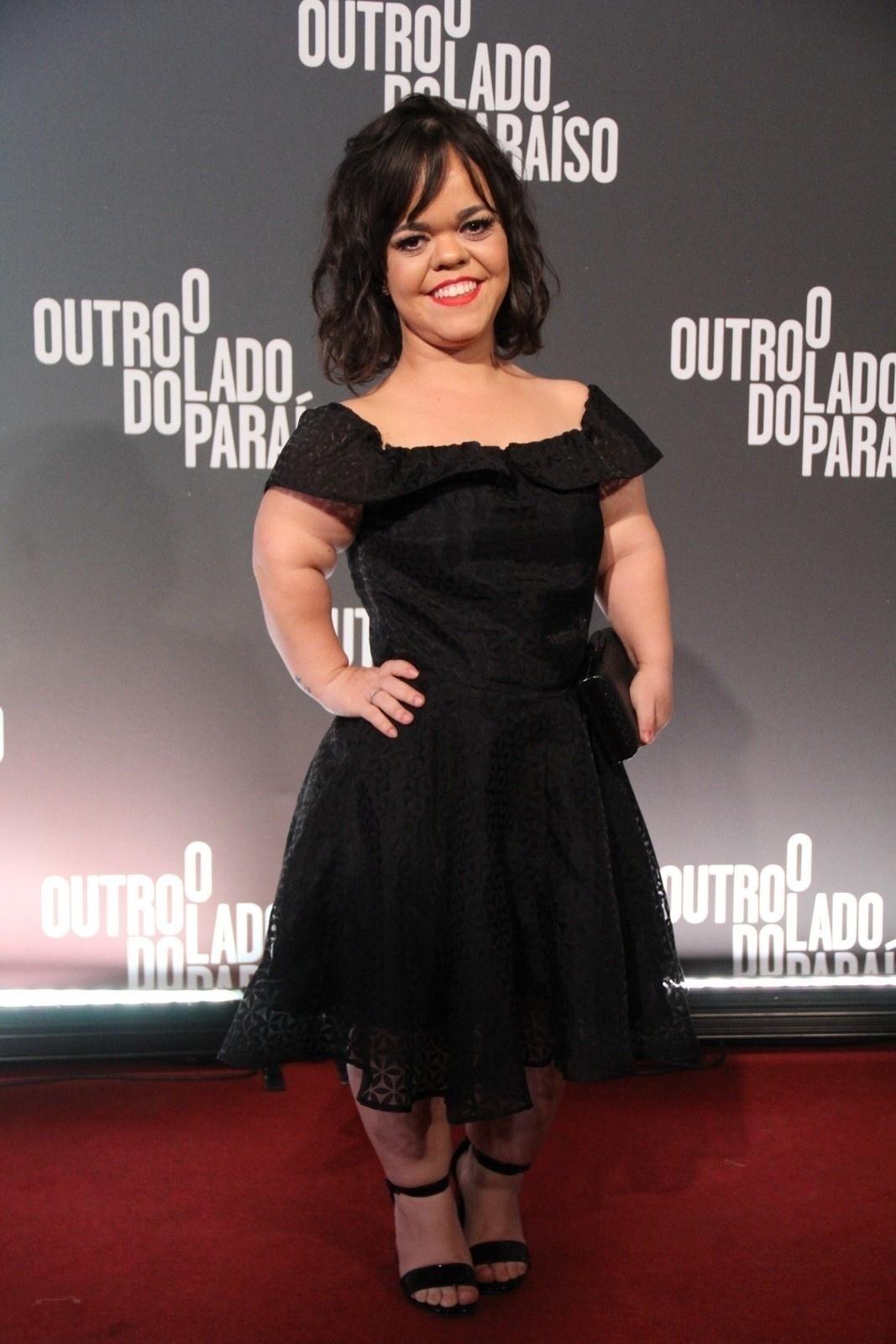 Juliana Caldas será Estela, que enfrentará preconceito da mãe, Sophia (Marieta Severo), por ser anã - AgNews