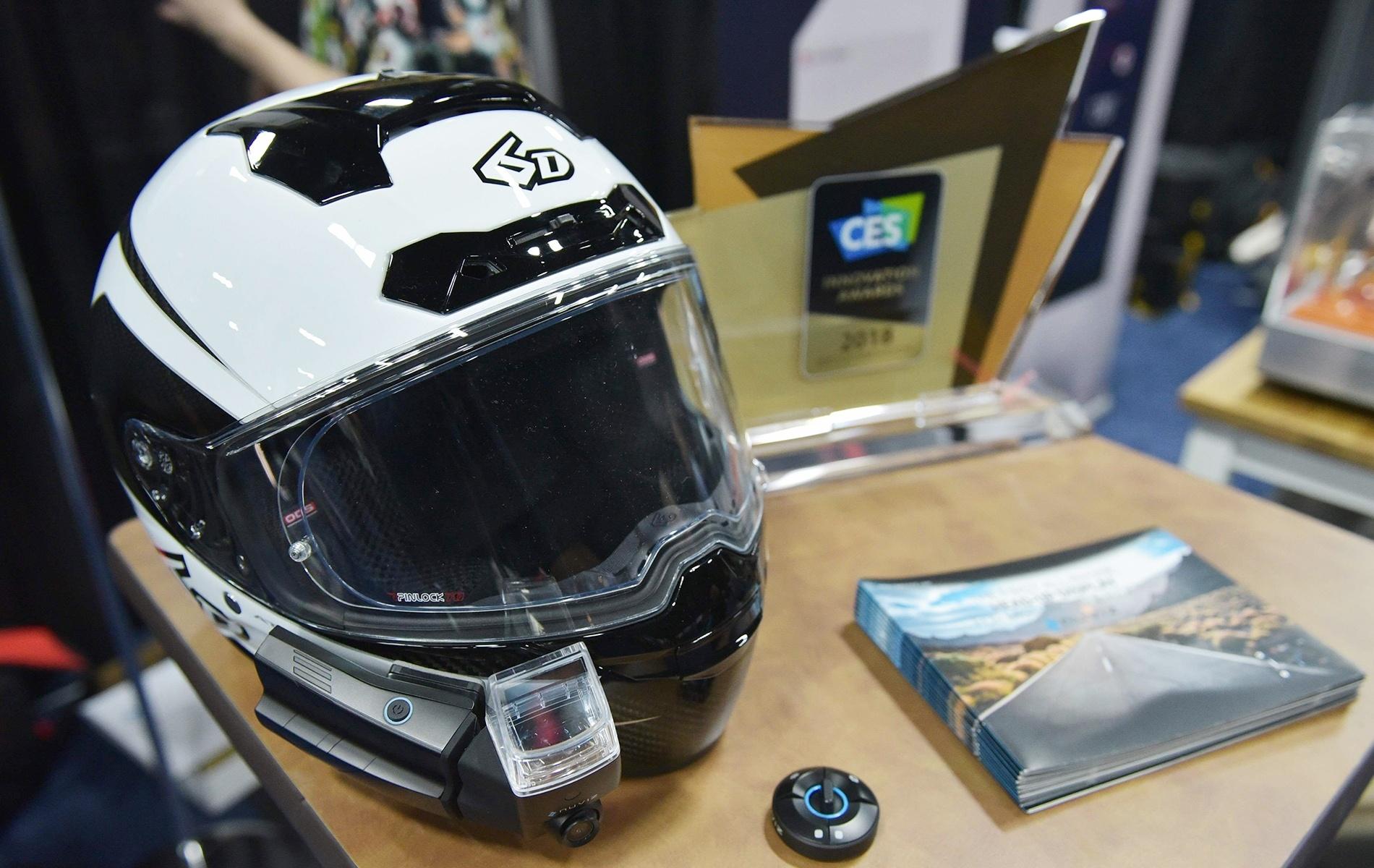 Capacete inteligente Nuviz - MANDEL NGAN/AFP