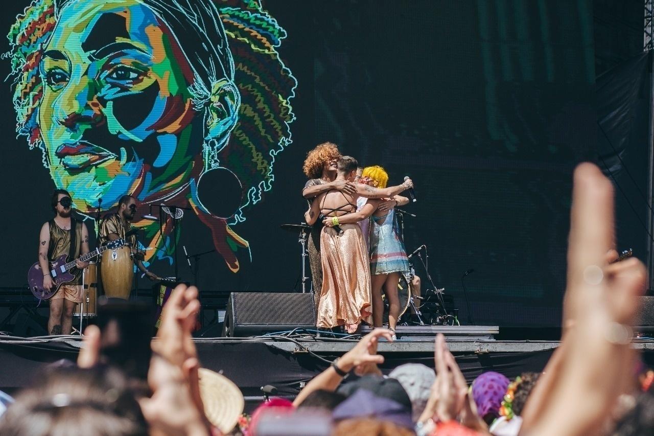 Lollapalooza 2018 - Um dia depois de ter deixado o palco Axe do Lollapalooza chorando, após seus equipamentos falharem, a cantora Liniker voltou ao mesmo palco, - Felipe Gabriel/UOL
