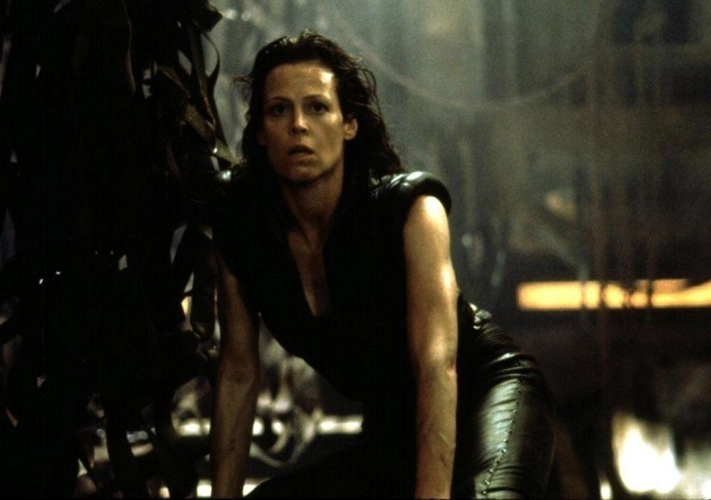 Sigourney Weaver em cena de "Alien - A Ressurreição" (1997) - Divulgação