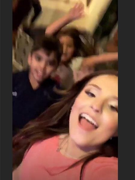 Larissa Manoela cai no funk em festão em Orlando - Reprodução/Instagram - Reprodução/Instagram