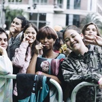 Com mais de 5 mil pessoas na fila, fãs enfrentam chuva para comprar ingressos para o show do BTS no Allianz Parque, em São Paulo - Carine Wallauer/UOL