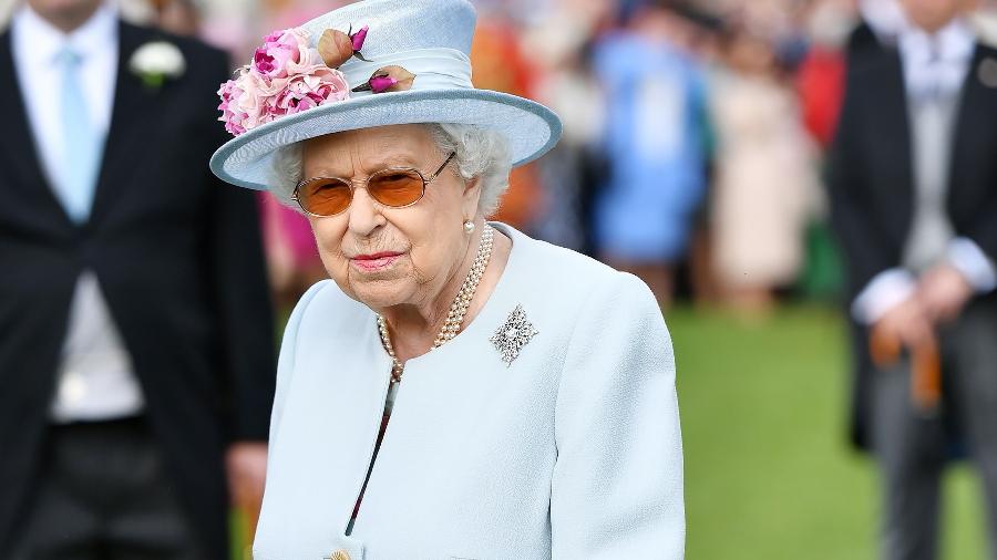 Rainha Elizabeth na Garden Party, no Palácio de Buckingham, nesta terça-feira (21) - AFP/Getty Images