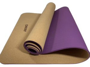 Yoga em casa: tapete, fita, bloco e mais itens para praticar