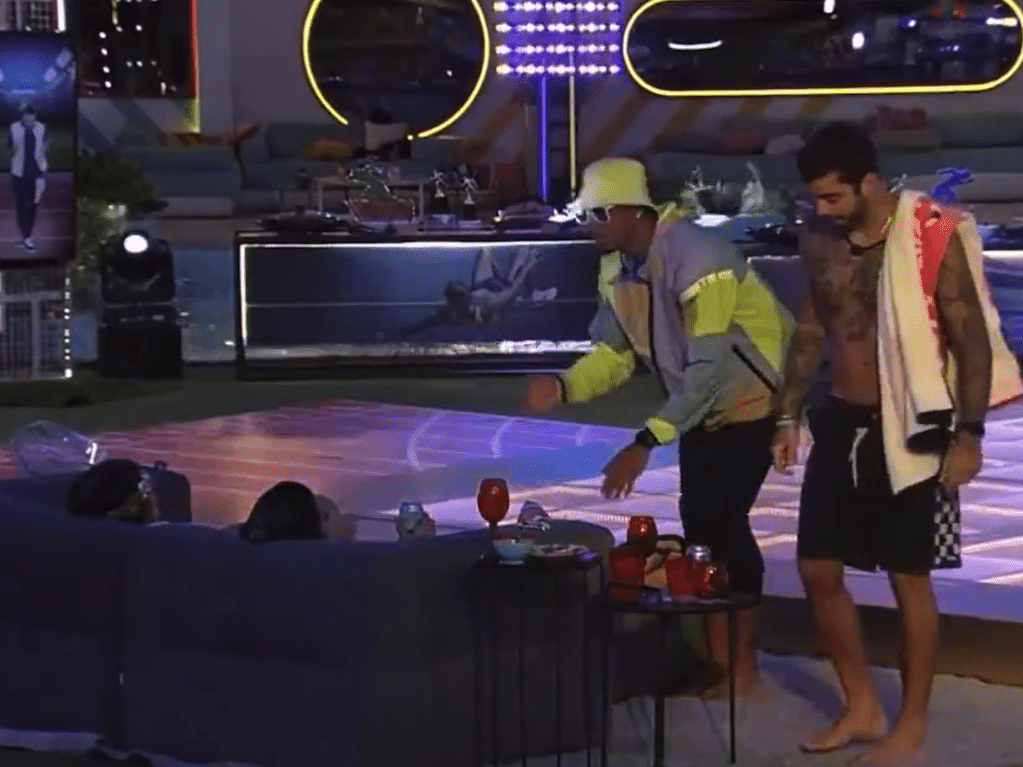 P.A improvisa rima e canta que Laís fica com Gustavo pensando em Rodrigo