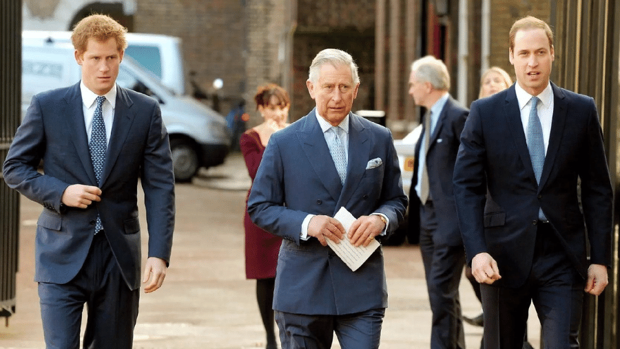 Príncipe Harry ao lado do pai, Charles, e o irmão, William - Getty Images