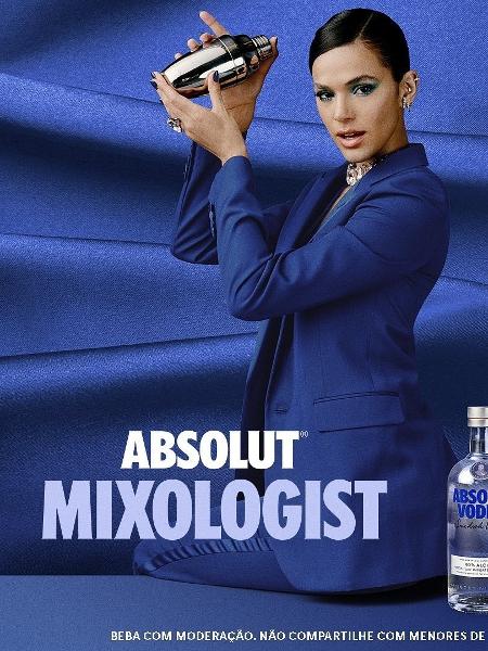 Bruna Marquezine em campanha da Absolut - Reprodução/Instagram