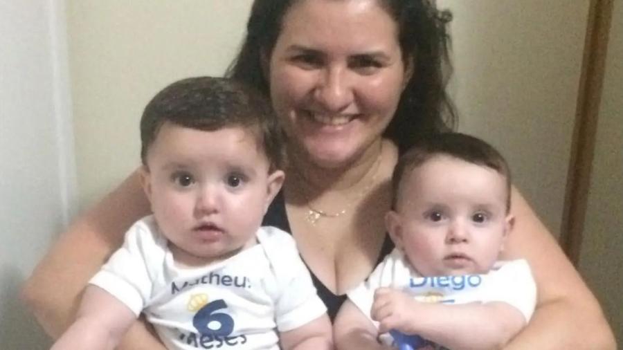 Ângela Azevedo e os gêmeos: nasceram com 38 semanas - Acervo pessoal