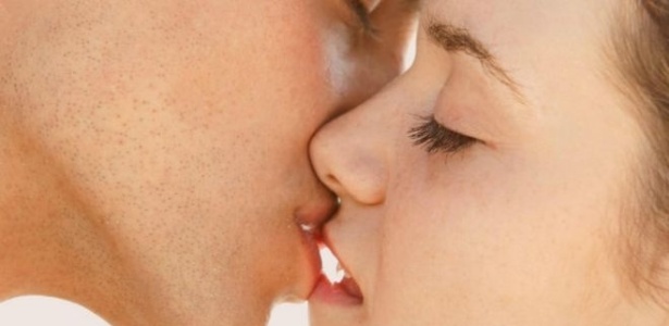 Beijar é um costume comum no Brasil, mas não é assim em boa parte das culturas - BBC