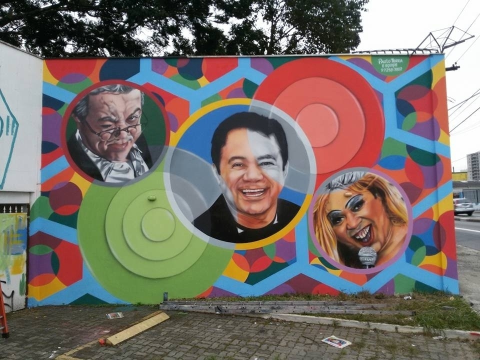 Em junho, a equipe de Paulo Terra homenageou o humorista Shaolin, morto em janeiro, com um mural relembrando suas imitações mais marcantes: Chico Anysio e a cantora Joelma - Reprodução/Facebook/Paulo Terra