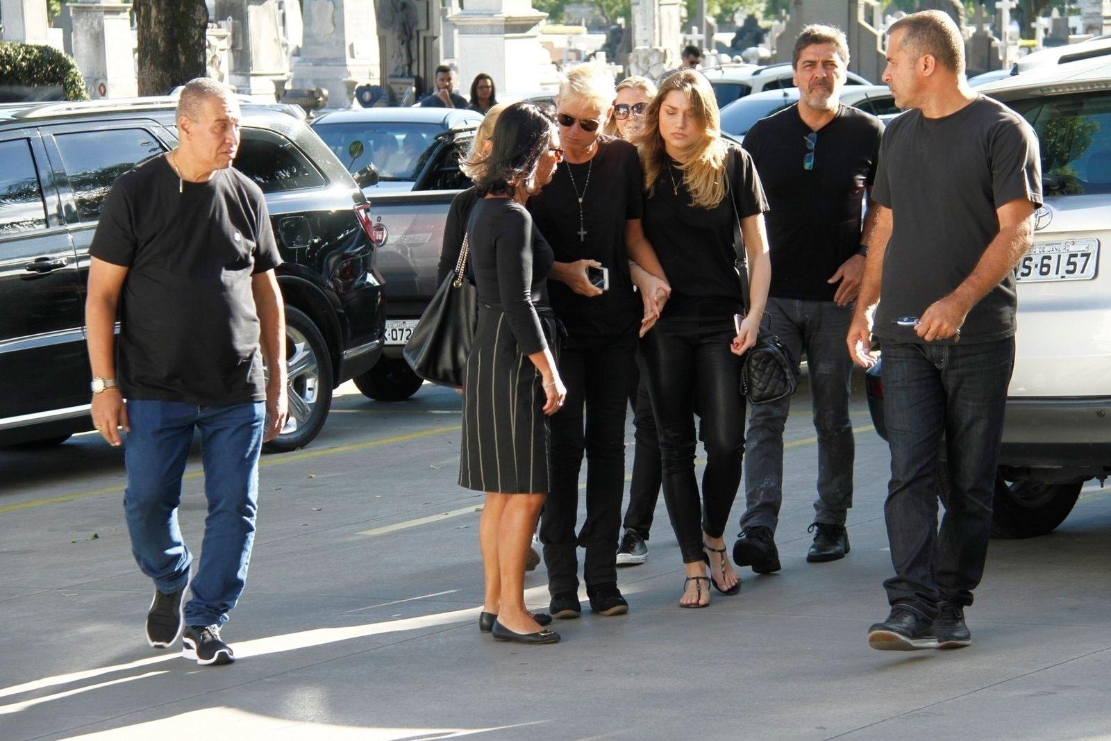 Xuxa chega ao velório do pai, Luiz Floriano Meneghel, no Memorial do Carmo, no bairro do Caju - Marcos Ferreira/Brazil News