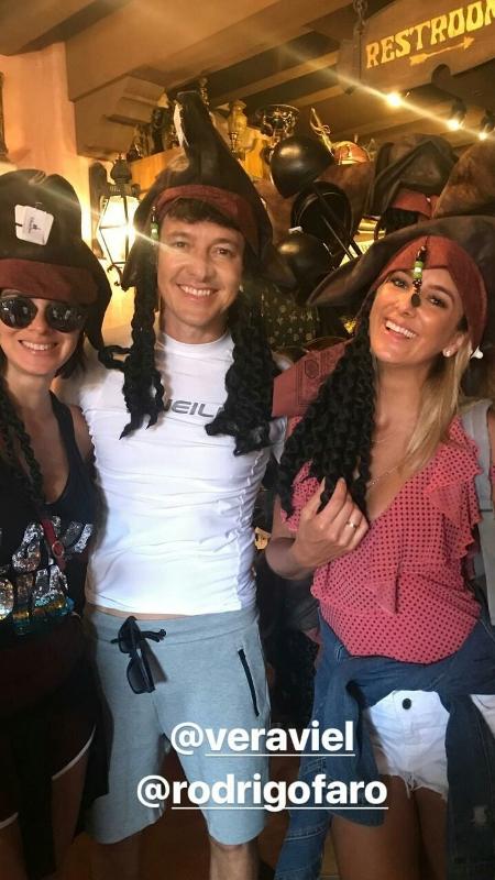 Vera Viel, Rodrigo Faro e Ticiane Pinheiro se fantasiam de Jack Sparrow na Disney - Reprodução/Instagram/ticipinheiro