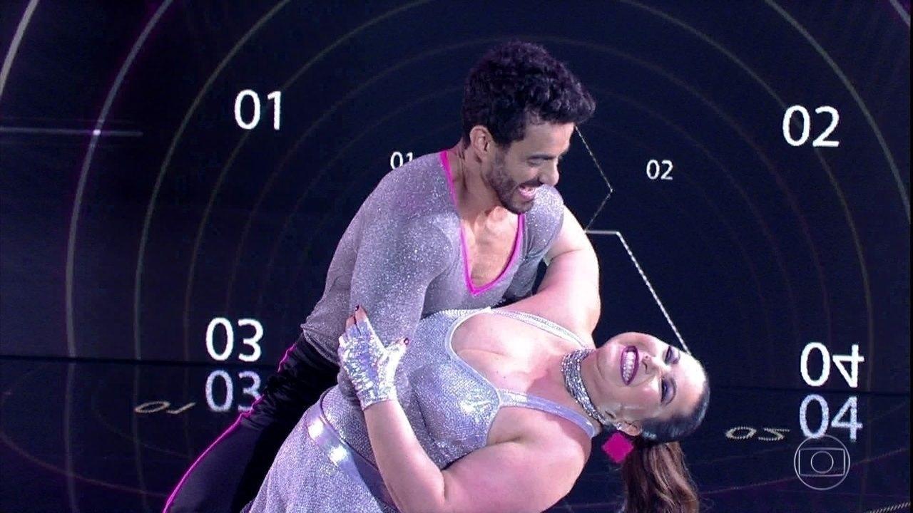 Apesar de já ter dado aulas de Lambada, Mariana Xavier não acredita que terá vida fácil na "Dança dos Famosos". Na estreia do Baladão, ela e seu par Léo Santos foram os melhores na pista - Reprodução/TV GLOBO