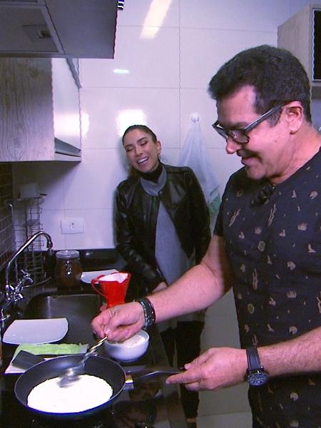Beto Barbosa prepara tapioca para Patricia Abravanel durante entrevista para o "Programa da Eliana" - Divulgação/SBT - Divulgação/SBT