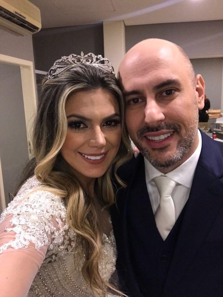Douglas Tavolaro com a noiva, Raissa. Eles se casaram em São Paulo após três anos de relacionamento - Roberto Tamer