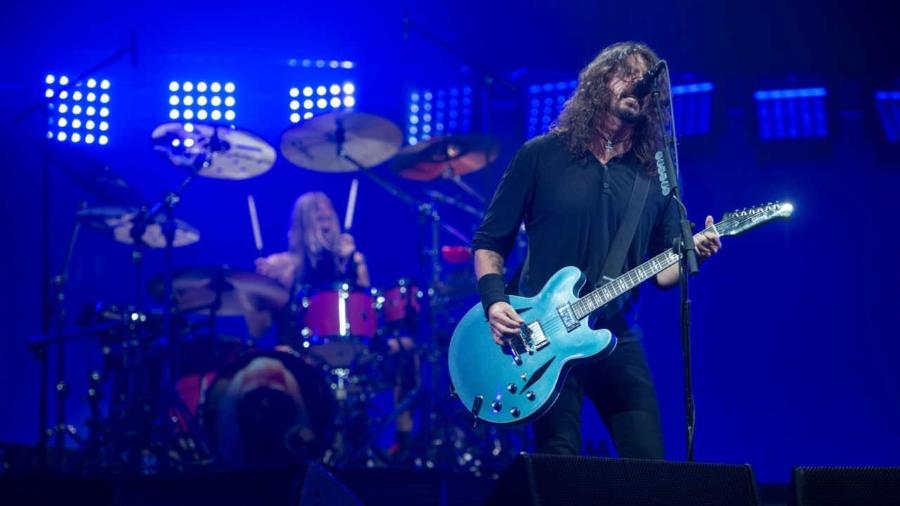 Dave Grohl toca com o Foo Fighters nos EUA, em junho de 2017 - AFP