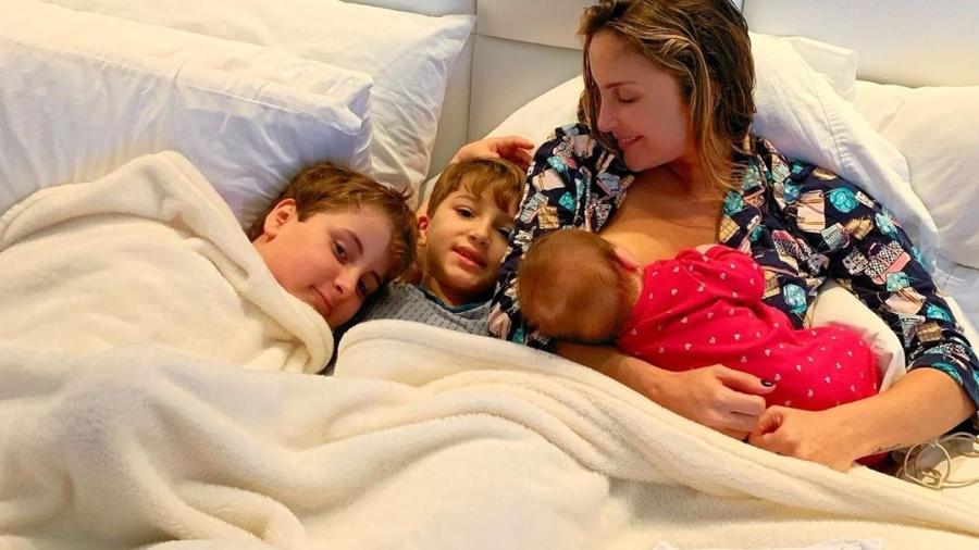 Claudia Leitte e os três filhos, Rafael, Davi e a Bela - Reprodução/Instagram