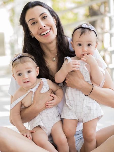 Sheilla Castro com as filhas Liz e Ninna - Reprodução/Instagram