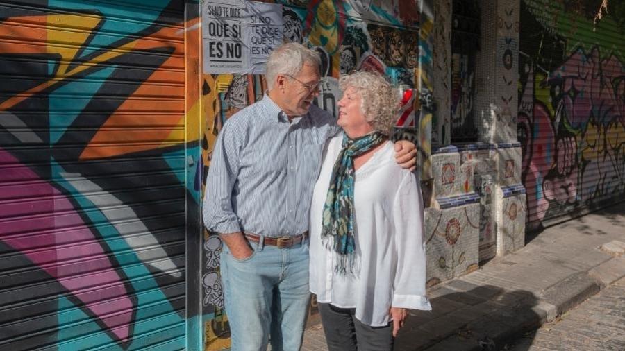 Michael e Debbie em passagem por Buenos Aires, uma das paradas da viagem que já durava quase sete anos - Acervo pessoal