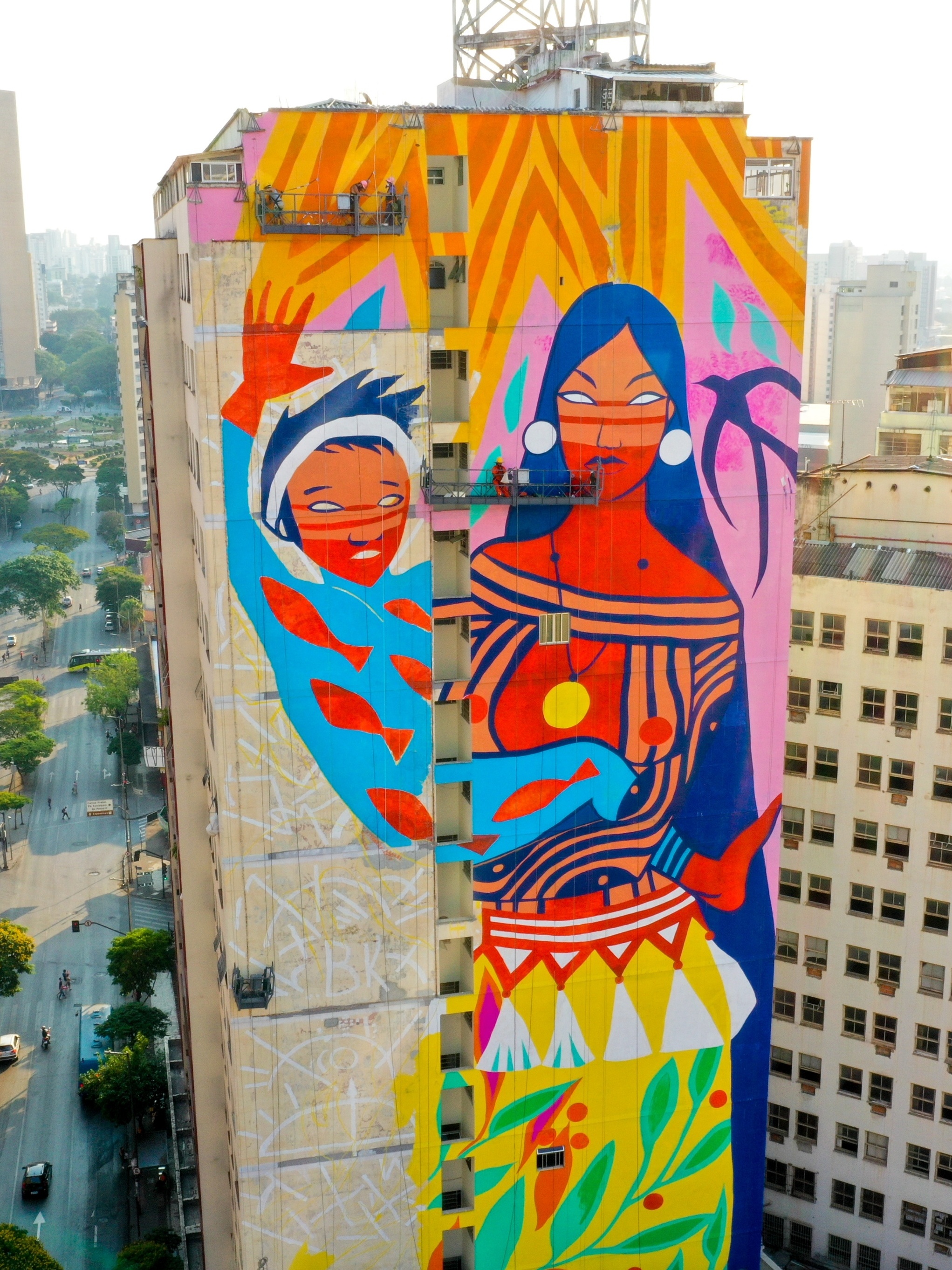 Conheça a autora do maior mural feito por artista indígena do mundo, em BH  - 07/10/2020 - UOL ECOA