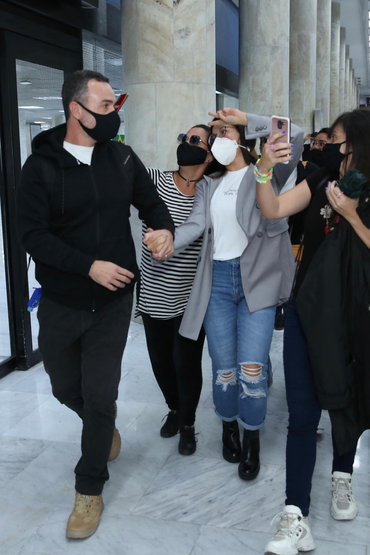 Juliette, campeã do "BBB 21", no aeroporto Santos Dumont, no Rio de Janeiro - ROBERTO FILHO / BRAZIL NEWS