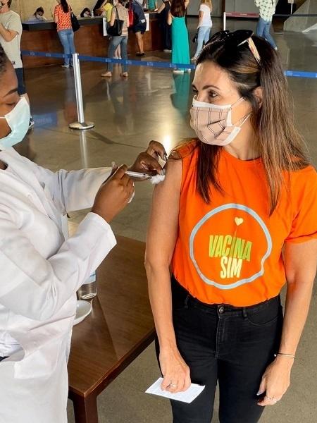 Fátima Bernades é vacinada contra covid-19 - Reprodução/Instagram